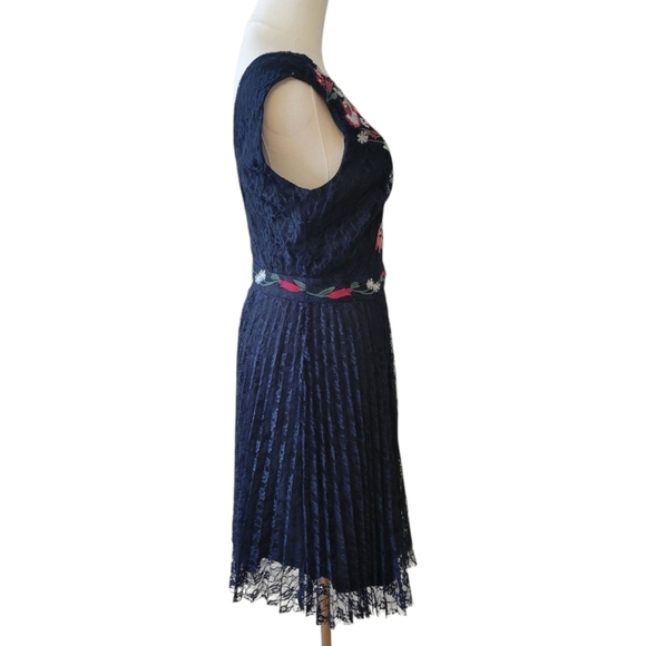 Nanette Lapore Black Embroidered Lace Sleeveless Dress Size 4 - Picture 5 of 8